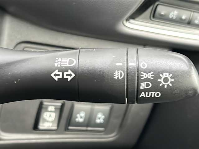 日産 セレナ e－パワー ハイウェイスター V 福岡県 2020(令2)年 3.4万km マルーンレッド 2トーン プロパイロットセーフティバック/追従型クルーズコントロール/レーンキープアシスト/エマージェンシーブレーキ/コーナーセンサー/横滑り防止装置/盗難防止装置/純正10インチナビ（BLUETOOTH/フルセグ/CD/DVD)/アラウンドビューモニター/バックカメラ/フロントカメラ/サイドカメラ/両側パワースライドドア/LEDライト/オートライト/社外16インチAW/スマートキー/スペアキー/プッシュスタート/社外フリップダウンモニター/保証書/取扱説明書