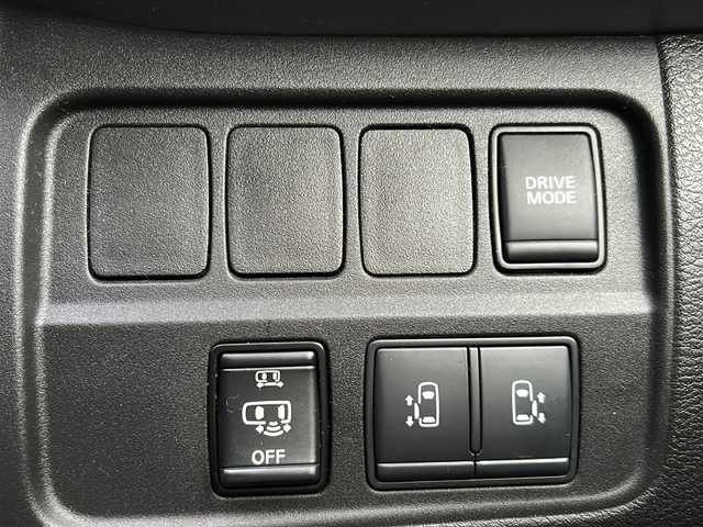 日産 セレナ e－パワー ハイウェイスター V 福岡県 2020(令2)年 3.4万km マルーンレッド 2トーン プロパイロットセーフティバック/追従型クルーズコントロール/レーンキープアシスト/エマージェンシーブレーキ/コーナーセンサー/横滑り防止装置/盗難防止装置/純正10インチナビ（BLUETOOTH/フルセグ/CD/DVD)/アラウンドビューモニター/バックカメラ/フロントカメラ/サイドカメラ/両側パワースライドドア/LEDライト/オートライト/社外16インチAW/スマートキー/スペアキー/プッシュスタート/社外フリップダウンモニター/保証書/取扱説明書