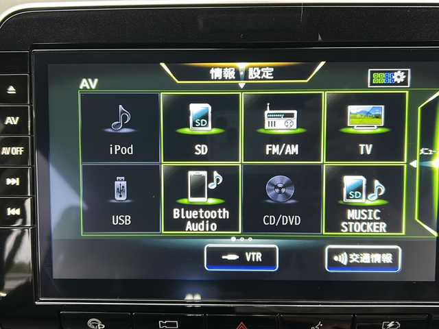 日産 セレナ e－パワー ハイウェイスター V 福岡県 2020(令2)年 3.4万km マルーンレッド 2トーン プロパイロットセーフティバック/追従型クルーズコントロール/レーンキープアシスト/エマージェンシーブレーキ/コーナーセンサー/横滑り防止装置/盗難防止装置/純正10インチナビ（BLUETOOTH/フルセグ/CD/DVD)/アラウンドビューモニター/バックカメラ/フロントカメラ/サイドカメラ/両側パワースライドドア/LEDライト/オートライト/社外16インチAW/スマートキー/スペアキー/プッシュスタート/社外フリップダウンモニター/保証書/取扱説明書