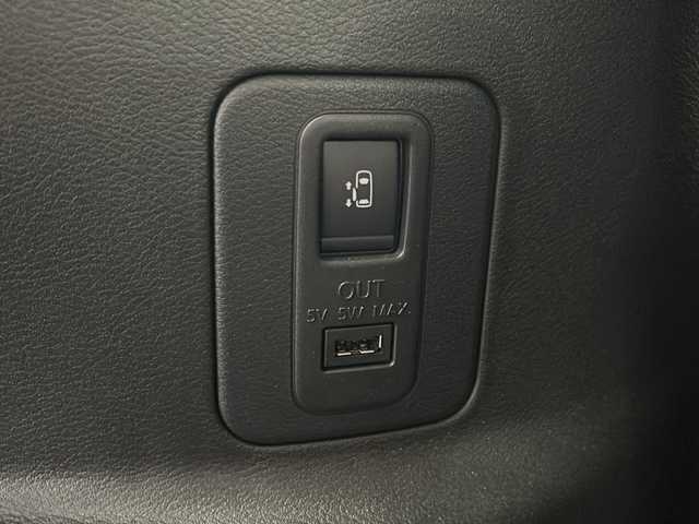 日産 セレナ e－パワー ハイウェイスター V 福岡県 2020(令2)年 3.4万km マルーンレッド 2トーン プロパイロットセーフティバック/追従型クルーズコントロール/レーンキープアシスト/エマージェンシーブレーキ/コーナーセンサー/横滑り防止装置/盗難防止装置/純正10インチナビ（BLUETOOTH/フルセグ/CD/DVD)/アラウンドビューモニター/バックカメラ/フロントカメラ/サイドカメラ/両側パワースライドドア/LEDライト/オートライト/社外16インチAW/スマートキー/スペアキー/プッシュスタート/社外フリップダウンモニター/保証書/取扱説明書