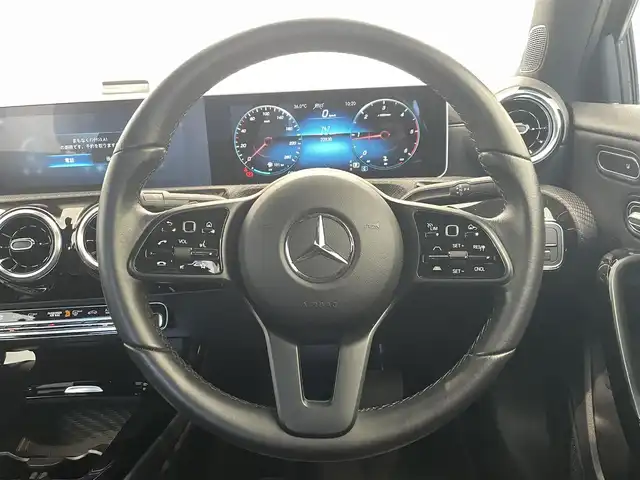 メルセデス・ベンツ Ａ２００ｄ セダン 岐阜県 2020(令2)年 2.3万km コスモスブラック レーダーセーフティパッケージ/　アクティブディスタンスアシストディストロニック/　アクティブブレーキアシスト/　PRE-SAFE/　PRE-SAFEプラス/　渋滞時緊急ブレーキ/　アクティブブラインドスポットアシスト/　アクティブレーンキーピングアシスト/　アクティブステアリングアシスト/　アクティブレーンチェンジアシスト/　アクティブエマージェンシーストップアシスト/ナビパッケージ/　Mercedes me connectナビ/　フルセグTV/　トラフィックサインアシスト/バックカメラ/LEDハイパフォーマンスヘッドライト/パーキングアシスト縦列、並列駐車/ETC2.0