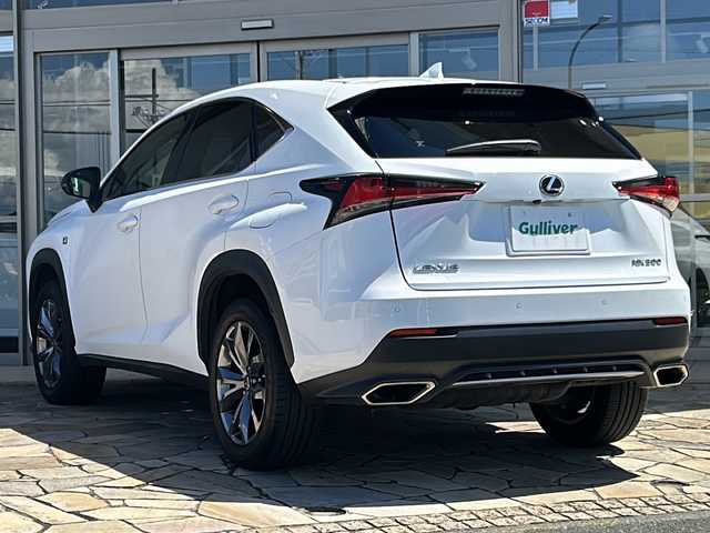 レクサス ＮＸ 300 Fスポーツ 静岡県 2017(平29)年 6.3万km ホワイトノーヴァガラスフレーク 純正メモリナビ/・CD/・DVD/・フルセグＴＶ/・Bluetooth/・USB/・AM/・FM/主要装備/・パノラマルーフ/・衝突軽減/・レーンキープ/・追従クルコン/・クリアランスソナー/・BSM/・電動リアゲート/・HUD/・バックカメラ/・パドルシフト/・パワーシート/・シートヒーター/・エアシート/・ハンドルヒーター/・ETC2.0/・電動パーキングブレーキ/・オートホールド/・オートハイビーム/・フォグランプ/・純正フロアマット