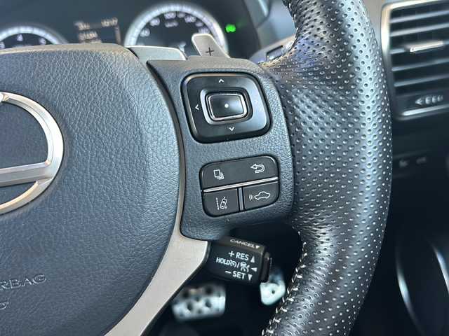 レクサス ＮＸ 300 Fスポーツ 静岡県 2017(平29)年 6.3万km ホワイトノーヴァガラスフレーク 純正メモリナビ/・CD/・DVD/・フルセグＴＶ/・Bluetooth/・USB/・AM/・FM/主要装備/・パノラマルーフ/・衝突軽減/・レーンキープ/・追従クルコン/・クリアランスソナー/・BSM/・電動リアゲート/・HUD/・バックカメラ/・パドルシフト/・パワーシート/・シートヒーター/・エアシート/・ハンドルヒーター/・ETC2.0/・電動パーキングブレーキ/・オートホールド/・オートハイビーム/・フォグランプ/・純正フロアマット