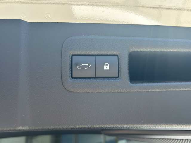レクサス ＮＸ 300 Fスポーツ 静岡県 2017(平29)年 6.3万km ホワイトノーヴァガラスフレーク 純正メモリナビ/・CD/・DVD/・フルセグＴＶ/・Bluetooth/・USB/・AM/・FM/主要装備/・パノラマルーフ/・衝突軽減/・レーンキープ/・追従クルコン/・クリアランスソナー/・BSM/・電動リアゲート/・HUD/・バックカメラ/・パドルシフト/・パワーシート/・シートヒーター/・エアシート/・ハンドルヒーター/・ETC2.0/・電動パーキングブレーキ/・オートホールド/・オートハイビーム/・フォグランプ/・純正フロアマット