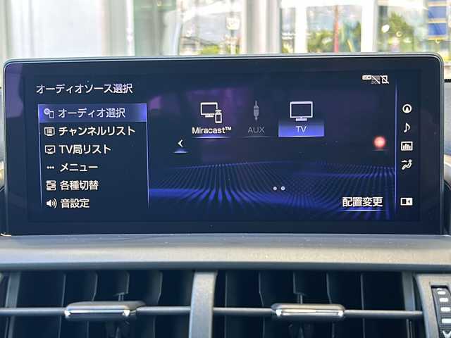 レクサス ＮＸ 300 Fスポーツ 静岡県 2017(平29)年 6.3万km ホワイトノーヴァガラスフレーク 純正メモリナビ/・CD/・DVD/・フルセグＴＶ/・Bluetooth/・USB/・AM/・FM/主要装備/・パノラマルーフ/・衝突軽減/・レーンキープ/・追従クルコン/・クリアランスソナー/・BSM/・電動リアゲート/・HUD/・バックカメラ/・パドルシフト/・パワーシート/・シートヒーター/・エアシート/・ハンドルヒーター/・ETC2.0/・電動パーキングブレーキ/・オートホールド/・オートハイビーム/・フォグランプ/・純正フロアマット
