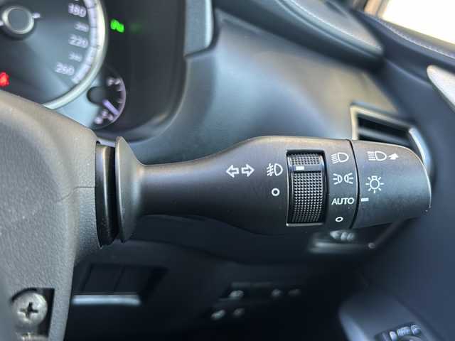 レクサス ＮＸ 300 Fスポーツ 静岡県 2017(平29)年 6.3万km ホワイトノーヴァガラスフレーク 純正メモリナビ/・CD/・DVD/・フルセグＴＶ/・Bluetooth/・USB/・AM/・FM/主要装備/・パノラマルーフ/・衝突軽減/・レーンキープ/・追従クルコン/・クリアランスソナー/・BSM/・電動リアゲート/・HUD/・バックカメラ/・パドルシフト/・パワーシート/・シートヒーター/・エアシート/・ハンドルヒーター/・ETC2.0/・電動パーキングブレーキ/・オートホールド/・オートハイビーム/・フォグランプ/・純正フロアマット