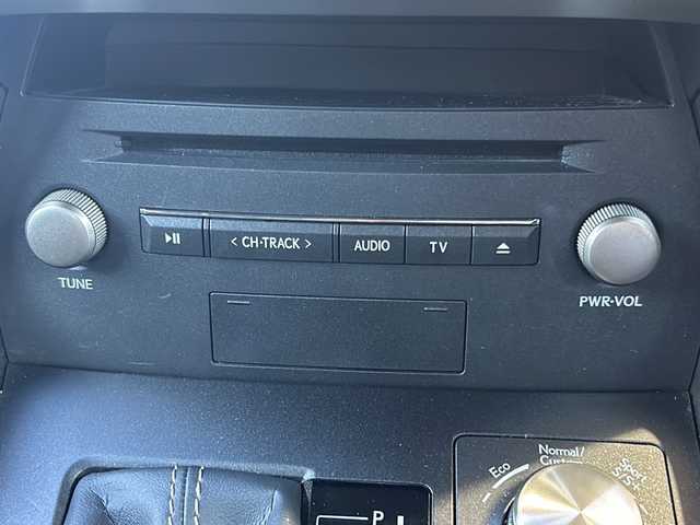 レクサス ＮＸ 300 Fスポーツ 静岡県 2017(平29)年 6.3万km ホワイトノーヴァガラスフレーク 純正メモリナビ/・CD/・DVD/・フルセグＴＶ/・Bluetooth/・USB/・AM/・FM/主要装備/・パノラマルーフ/・衝突軽減/・レーンキープ/・追従クルコン/・クリアランスソナー/・BSM/・電動リアゲート/・HUD/・バックカメラ/・パドルシフト/・パワーシート/・シートヒーター/・エアシート/・ハンドルヒーター/・ETC2.0/・電動パーキングブレーキ/・オートホールド/・オートハイビーム/・フォグランプ/・純正フロアマット