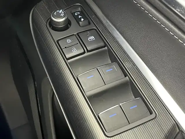 トヨタ ハリアー ハイブリッド Z レザーパッケージ 茨城県 2020(令2)年 2万km ホワイトパールクリスタルシャイン 純正12.3型DAナビ/全周囲カメラ/フルセグ/モデリスタエアロ/ワイヤレス充電/AC100V/デジタルインナーミラー/衝突被害軽減ブレーキ/車線逸脱抑制装置/レーダークルーズコントロール/オートマチックハイビーム/クリアランスソナー/BSM/ETC2.0/パワーバックドア/シートヒーター/ベンチレーション/ステアリングヒーター/黒革シート/純正19インチAW/LEDヘッドライト/スマートキー