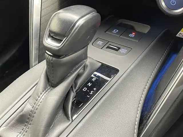 トヨタ ハリアー ハイブリッド Z レザーパッケージ 茨城県 2020(令2)年 2万km ホワイトパールクリスタルシャイン 純正12.3型DAナビ/全周囲カメラ/フルセグ/モデリスタエアロ/ワイヤレス充電/AC100V/デジタルインナーミラー/衝突被害軽減ブレーキ/車線逸脱抑制装置/レーダークルーズコントロール/オートマチックハイビーム/クリアランスソナー/BSM/ETC2.0/パワーバックドア/シートヒーター/ベンチレーション/ステアリングヒーター/黒革シート/純正19インチAW/LEDヘッドライト/スマートキー