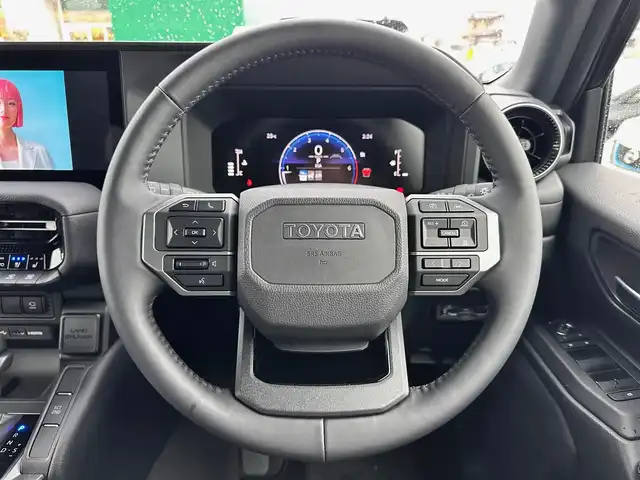 トヨタ ランドクルーザー ２５０ VX 宮城県 2025(令7)年 0.2万km ブラック 丸目1眼LEDヘッドライト/ルーフレール/寒冷地仕様/ワンオーナー/純正12.3インチディスプレイオーディオナビ/・フルセグ/・HDMI入力/・パイオニアプレミアムサウンドシステム/・AppleCarPlay/ＡｎｄｒｏｉｄＡuto/・ＡＭ/FMチューナー/・ＵＳＢ入力/パノラマミックビューモニター/セーフティセンス/・プリクラッシュセーフティ/・レーダークルーズコントロール/・レーンディパーチャーアラート/・オートマチックハイビーム/・ドライバー異常検知対応システム/・プロアクティブドライビングアシスト/・発進遅れ告知機能/・レーントレーシングアシスト/・ロードサインアシスト/デジタルインナーミラー/ドライブレコーダー/黒革シート【ベンチレーション】/パワーシート/スペアタイヤ/トノカバー/保証書