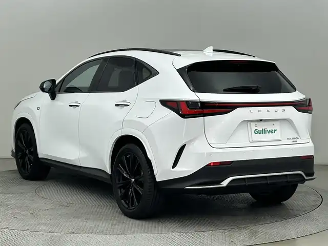 レクサス ＮＸ 350h Fスポーツ 道央・札幌 2022(令4)年 3.9万km ホワイトノーヴァガラスフレーク ・４WD/・ワンオーナー/・パノラミックルーフ/・純正14インチディスプレイオーディオ (コネクティッドナビ対応)/　FM/AM/USB/BT/Miracast/フルセグTV/・パノラミックビューモニター/・デジタルインナーミラー/・ビルトインETC2.0（ナビ連動）/・ドライブレコーダー前後（ZDR035）/・レクサスチームメイト/・運転支援/　LDA/クリアランスソナー/PKSB/BSM/RCTA/　PCS/RCD/PDA/RSA/安心降車システム/・アダプティブクルーズコントロール/・横滑り防止装置/・EV/TRAILモード/・ドライブモードセレクト/・ブレーキホールド/・パドルシフト/・カラーヘッドアップディスプレイ(連動ステアリングスイッチ付)/・タッチトレーサーオペレーション/・TFT液晶式メーター/・パワーバックドア/・AC100V/・赤革シート/・D+N席パワーシート/・D+N席シートヒーター＆ベンチレーション/・D席メモリーシート/・ステアリングヒーター/・ミラーヒーター/・オートリトラクタブルミラー/・オートマチックハイビーム/・オートライト/・三眼LEDヘッドライト/・LEDフロントフォグ/・ヘッドランプウォッシャー/・純正２０インチAW/・スペアキー/カードキー/・取/保