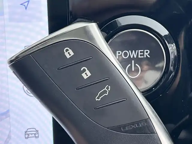 レクサス ＮＸ 350h Fスポーツ 道央・札幌 2022(令4)年 3.9万km ホワイトノーヴァガラスフレーク ・４WD/・ワンオーナー/・パノラミックルーフ/・純正14インチディスプレイオーディオ (コネクティッドナビ対応)/　FM/AM/USB/BT/Miracast/フルセグTV/・パノラミックビューモニター/・デジタルインナーミラー/・ビルトインETC2.0（ナビ連動）/・ドライブレコーダー前後（ZDR035）/・レクサスチームメイト/・運転支援/　LDA/クリアランスソナー/PKSB/BSM/RCTA/　PCS/RCD/PDA/RSA/安心降車システム/・アダプティブクルーズコントロール/・横滑り防止装置/・EV/TRAILモード/・ドライブモードセレクト/・ブレーキホールド/・パドルシフト/・カラーヘッドアップディスプレイ(連動ステアリングスイッチ付)/・タッチトレーサーオペレーション/・TFT液晶式メーター/・パワーバックドア/・AC100V/・赤革シート/・D+N席パワーシート/・D+N席シートヒーター＆ベンチレーション/・D席メモリーシート/・ステアリングヒーター/・ミラーヒーター/・オートリトラクタブルミラー/・オートマチックハイビーム/・オートライト/・三眼LEDヘッドライト/・LEDフロントフォグ/・ヘッドランプウォッシャー/・純正２０インチAW/・スペアキー/カードキー/・取/保