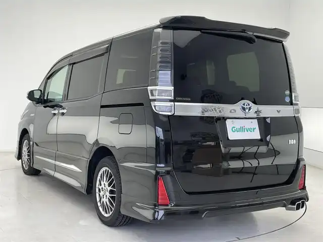 トヨタ ヴォクシー ハイブリッド ZS 煌 千葉県 2018(平30)年 5.7万km イナズマスパーキングブラックガラスフレーク モデリスタエアロ/衝突軽減ブレーキ/レーンキープアシスト/レーダークルーズコントロール/オートマチックハイビーム/純正メモリナビ/（フルセグ//Bluetooth/CD/DVD/USB/FM/AM/HDMI）/バックカメラ/ＥＴＣ/ドライブレコーダー（前のみ）/アイドリングストップ/シートヒーター（運転席＋助手席）/両側パワースライドドア/シートバックテーブル/LEDヘッドライト/フォグライト/電動格納ミラー/ロールサンシェード