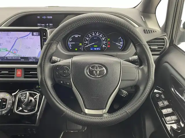 トヨタ ヴォクシー ハイブリッド ZS 煌 千葉県 2018(平30)年 5.7万km イナズマスパーキングブラックガラスフレーク モデリスタエアロ/衝突軽減ブレーキ/レーンキープアシスト/レーダークルーズコントロール/オートマチックハイビーム/純正メモリナビ/（フルセグ//Bluetooth/CD/DVD/USB/FM/AM/HDMI）/バックカメラ/ＥＴＣ/ドライブレコーダー（前のみ）/アイドリングストップ/シートヒーター（運転席＋助手席）/両側パワースライドドア/シートバックテーブル/LEDヘッドライト/フォグライト/電動格納ミラー/ロールサンシェード