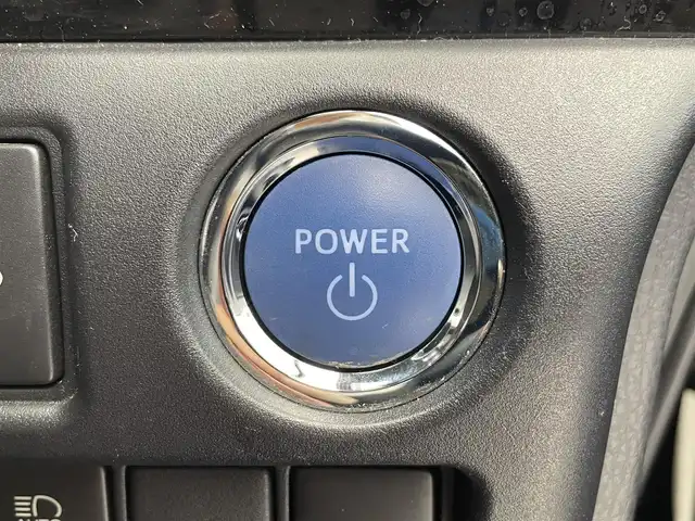 トヨタ ヴォクシー ハイブリッド ZS 煌 千葉県 2018(平30)年 5.7万km イナズマスパーキングブラックガラスフレーク モデリスタエアロ/衝突軽減ブレーキ/レーンキープアシスト/レーダークルーズコントロール/オートマチックハイビーム/純正メモリナビ/（フルセグ//Bluetooth/CD/DVD/USB/FM/AM/HDMI）/バックカメラ/ＥＴＣ/ドライブレコーダー（前のみ）/アイドリングストップ/シートヒーター（運転席＋助手席）/両側パワースライドドア/シートバックテーブル/LEDヘッドライト/フォグライト/電動格納ミラー/ロールサンシェード