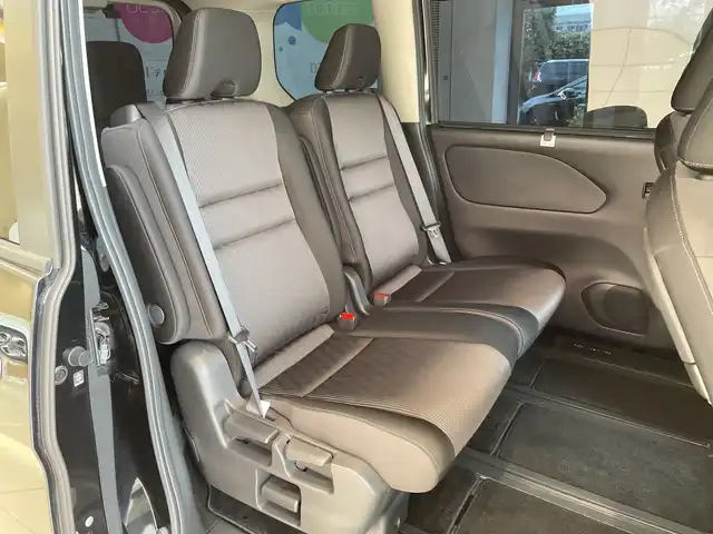 日産 セレナ e－パワー HWS V アーバンクロム 埼玉県 2022(令4)年 2.1万km ダイヤモンドブラック エマージェンシーブレーキ　/プロパイロット　/純正10インチメモリナビ/　　CD/DVD/BT/フルセグ　/アラウンドビューモニター　/両側パワースライドドア　/LEDオートライト　/純正16インチアルミホイール /インテリミラー/ステアリングスイッチ/電子パーキング /純正ETC