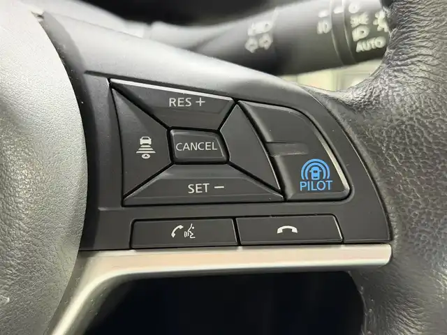 日産 セレナ e－パワー ハイウェイスター V 大阪府 2020(令2)年 5.8万km ダイヤモンドブラック ProPILOT 純正10incナビTV 360カメラ フリップダウンモニター シート＆ハンドルヒーター レーダーC 衝突軽減ブレーキ レーンアシスト ブラインドSM 両側パワースライドドア パークアシスト クリアランスソナー