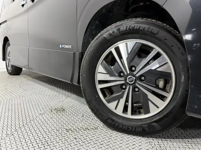 日産 セレナ e－パワー ハイウェイスター V 大阪府 2020(令2)年 5.8万km ダイヤモンドブラック ProPILOT 純正10incナビTV 360カメラ フリップダウンモニター シート＆ハンドルヒーター レーダーC 衝突軽減ブレーキ レーンアシスト ブラインドSM 両側パワースライドドア パークアシスト クリアランスソナー