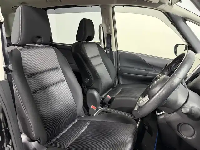 日産 セレナ e－パワー ハイウェイスター V 大阪府 2020(令2)年 5.8万km ダイヤモンドブラック ProPILOT 純正10incナビTV 360カメラ フリップダウンモニター シート＆ハンドルヒーター レーダーC 衝突軽減ブレーキ レーンアシスト ブラインドSM 両側パワースライドドア パークアシスト クリアランスソナー
