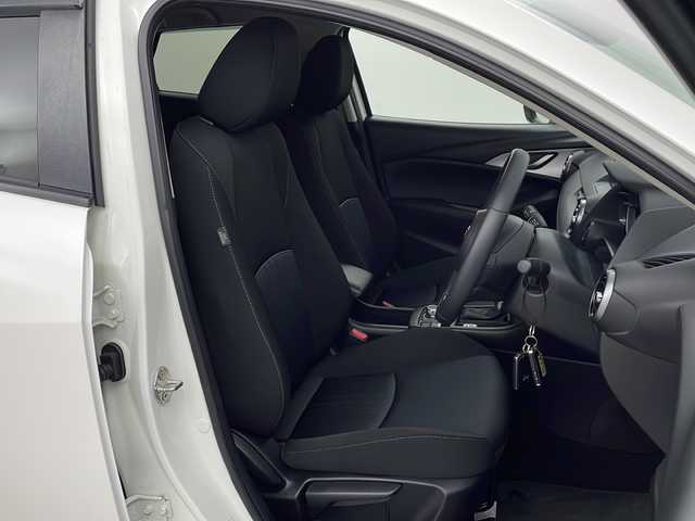 マツダ ＣＸ－３ 15S ツーリング 愛知県 2020(令2)年 1.4万km スノーフレイクホワイトパールマイカ /純正ナビ//CD　DVD　BT　フルセグTV　USB　FM　AM　AUX//アラウンドビューモニター//ビルトインＥＴＣ　//ＭＴモード付ＡＴ　//スマートキー//スペアキー//純正フロアマット　//ステアリングボタン//コーナーセンサー//電動格納ウィンカーミラー//プッシュスタート//純正ドアバイザー//オートライト