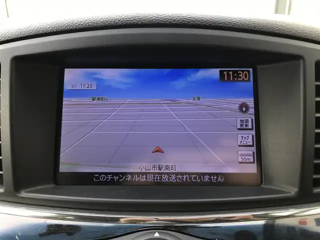 日産 エルグランド 250HWS アーバンクロム 栃木県 2013(平25)年 8.1万km ブリリアントホワイトパール 株)IDOMが運営する【じしゃロン小山店】の自社ローン専用車両になります。こちらは現金またはオートローンご利用時の価格です。自社ローンご希望の方は別途その旨お申付け下さい//禁煙車/純正フルセグナビ/（CD/DVD/AM/FMラジオ）/(Bluetooth)/スマートキー/プッシュスタート/バックカメラ/オールアラウンドビュー/ＥＴＣ/両側パワースライドドア/フリップダウンモニター/オットマン/ステアリングリモコン/ドライブレコーダー/コーナーセンサー/電動格納ドアミラー/パワーウインドウ/オートライト/自動防眩ミラー