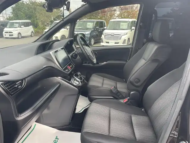 トヨタ ヴォクシー ハイブリッド ZS 山形県 2017(平29)年 8.8万km ボルドーマイカメタリック 衝突軽減/フリップダウンモニター/純正SDナビ/　　【CD　BT　フルセグ　USB 】/バックカメラ/両側パワースライドドア/クルーズコントロール/LEDオートライト/オートハイビーム/シートヒーター/純正16インチアルミホイール/レーンキープアシスト/純正フロアマット/ステアリングスイッチ/スマートキー/ETC