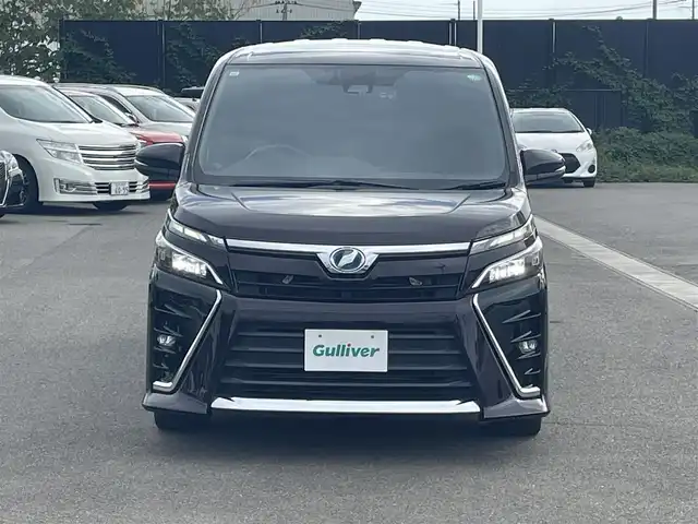 トヨタ ヴォクシー ハイブリッド ZS 山形県 2017(平29)年 8.8万km ボルドーマイカメタリック 衝突軽減/フリップダウンモニター/純正SDナビ/　　【CD　BT　フルセグ　USB 】/バックカメラ/両側パワースライドドア/クルーズコントロール/LEDオートライト/オートハイビーム/シートヒーター/純正16インチアルミホイール/レーンキープアシスト/純正フロアマット/ステアリングスイッチ/スマートキー/ETC