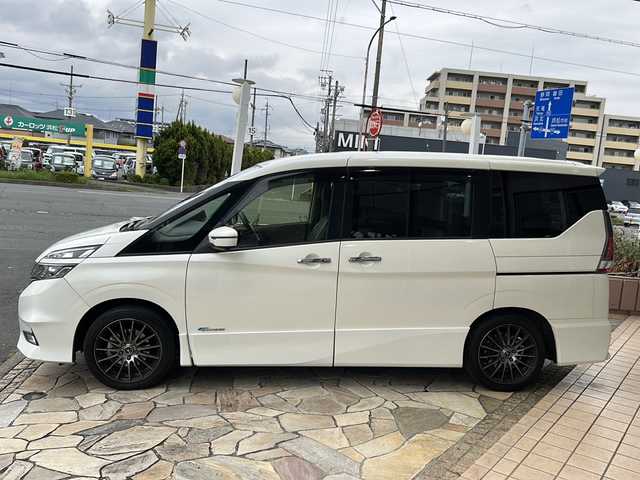 日産 セレナ ハイウェイスター G 静岡県 2016(平28)年 7.7万km ブリリアントホワイトパール 純正ナビ/両側パワースライドドア/全方位カメラ/クルーズコントロール/前後コーナーセンサー/フリップダウンモニター/WAC/LEDヘッドライト/スマートキー/社外アルミホイール/社外フロアマット/スペアキー×１/3列シート/ウォークスルー/エマージェンシーブレーキ/エンジンスタートボタン