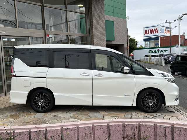 日産 セレナ ハイウェイスター G 静岡県 2016(平28)年 7.7万km ブリリアントホワイトパール 純正ナビ/両側パワースライドドア/全方位カメラ/クルーズコントロール/前後コーナーセンサー/フリップダウンモニター/WAC/LEDヘッドライト/スマートキー/社外アルミホイール/社外フロアマット/スペアキー×１/3列シート/ウォークスルー/エマージェンシーブレーキ/エンジンスタートボタン