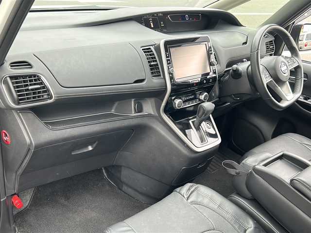 日産 セレナ ハイウェイスター G 静岡県 2016(平28)年 7.7万km ブリリアントホワイトパール 純正ナビ/両側パワースライドドア/全方位カメラ/クルーズコントロール/前後コーナーセンサー/フリップダウンモニター/WAC/LEDヘッドライト/スマートキー/社外アルミホイール/社外フロアマット/スペアキー×１/3列シート/ウォークスルー/エマージェンシーブレーキ/エンジンスタートボタン