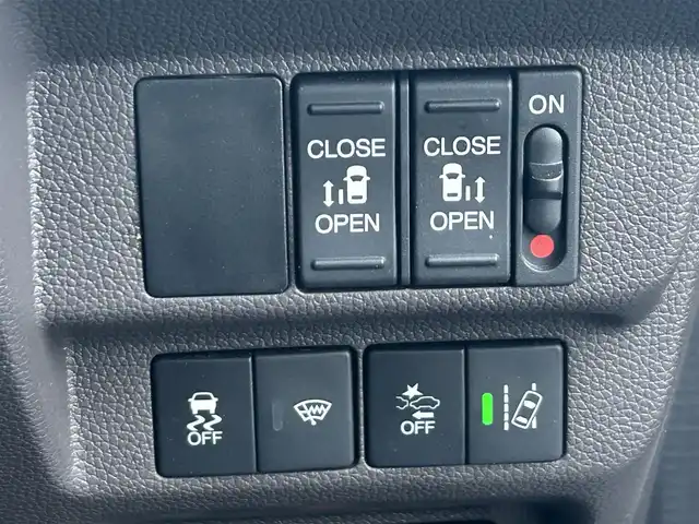 ホンダ フリード＋ G ホンダセンシング 栃木県 2020(令2)年 3万km プラチナホワイトパール ホンダセンシング/・衝突軽減ブレーキ/・誤発進抑制機能/・路外逸脱抑制機能/・歩行者事故低減ステアリング/・標識認識機能/・先行車発進お知らせ機能/・車線維持支援システム/・アダプティブクルーズコントロール/純正９インチSDナビ/・フルセグTV/・CD/DVD/BT/・USB/SD/AM.FM/バックカメラ/ビルトインETC/ドライブレコーダー/両側電動スライドドア/D/N席シートヒーター/革巻きステアリング/ステアリングスイッチ/スマートキー/プッシュスタート/アイドリングストップ/LEDヘッドライト/オートライト/フロアマット/横滑り防止システム/電動格納ウィンカーミラー