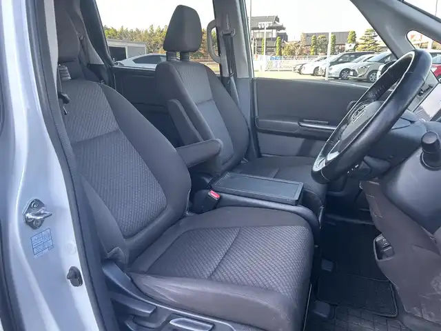 ホンダ フリード＋ G ホンダセンシング 栃木県 2020(令2)年 3万km プラチナホワイトパール ホンダセンシング/・衝突軽減ブレーキ/・誤発進抑制機能/・路外逸脱抑制機能/・歩行者事故低減ステアリング/・標識認識機能/・先行車発進お知らせ機能/・車線維持支援システム/・アダプティブクルーズコントロール/純正９インチSDナビ/・フルセグTV/・CD/DVD/BT/・USB/SD/AM.FM/バックカメラ/ビルトインETC/ドライブレコーダー/両側電動スライドドア/D/N席シートヒーター/革巻きステアリング/ステアリングスイッチ/スマートキー/プッシュスタート/アイドリングストップ/LEDヘッドライト/オートライト/フロアマット/横滑り防止システム/電動格納ウィンカーミラー