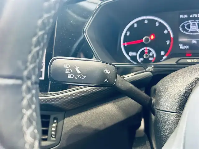 フォルクスワーゲン ＶＷ Ｔ－クロス TSI アクティブ 大阪府 2021(令3)年 1.7万km パール ACC/純正ナビ/バックカメラ/applecarplay/純正16インチAW/LEDヘッドライト/ブラインドスポット/クリアランスソナー/パドルシフト/ルーフレール/ETC/スマートキー