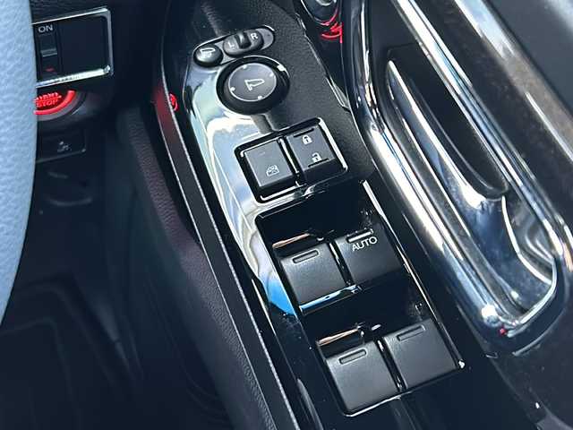 ホンダ Ｎ ＢＯＸ カスタム G L ホンダセンシング 愛知県 2019(令1)年 2.4万km プラチナホワイトパール 社外ナビ　/バックカメラ　/Ｂｌｕｅｔｏｏｔｈ　/ワンセグＴＶ　/片側パワースライドドア　/ＥＴＣ　/レーダークルーズ　/レーンキープアシスト　/衝突軽減ブレーキ　/アイドリングストップ　/社外フロアマット　/ドアバイザー