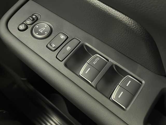 ホンダ ステップワゴン スパーダ eHEV 栃木県 2025(令7)年 0.1千km クリスタルブラックパール 登録済未使用車/純正11.4型ナビ/（CD/DVD/Bluetooth/フルセグ）/バックカメラ/Honda CONNECT for Gathers＋ナビ装着用スペシャルパッケージ/Honda SENSING/●衝突軽減ブレーキ（CMBS）/●先行車発進お知らせ機能/●歩行者事故低減ステアリング/●路外逸脱抑制機能/●標識認識機能/●渋滞追従機能付アダプティブクルーズコントロール（ACC）/●車線維持支援システム（LKAS）/●トラフィックジャムアシスト（渋滞運転支援機能）/●誤発進抑制機能/●後方誤発進抑制機能/●近距離衝突軽減ブレーキ/●急アクセル抑制機能/●パーキングセンサーシステム/●後退出庫サポート/ブラインドスポットインフォメーション/パワーテールゲート(メモリー機能付)/2列目オットマン/運転席＆助手席シートヒーター/トリプルゾーンコントロール・フルオートエアコンディショナー/コンビシート/16インチアルミホイール(SPADA専用)/減速セレクター/全列USBチャージャー