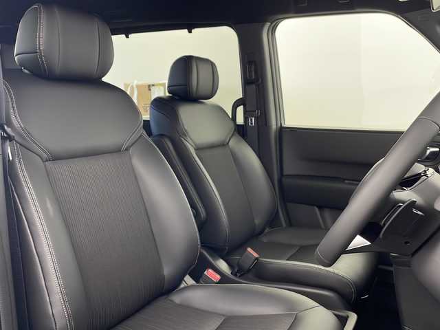 ホンダ ステップワゴン スパーダ eHEV 栃木県 2025(令7)年 0.1千km クリスタルブラックパール 登録済未使用車/純正11.4型ナビ/（CD/DVD/Bluetooth/フルセグ）/バックカメラ/Honda CONNECT for Gathers＋ナビ装着用スペシャルパッケージ/Honda SENSING/●衝突軽減ブレーキ（CMBS）/●先行車発進お知らせ機能/●歩行者事故低減ステアリング/●路外逸脱抑制機能/●標識認識機能/●渋滞追従機能付アダプティブクルーズコントロール（ACC）/●車線維持支援システム（LKAS）/●トラフィックジャムアシスト（渋滞運転支援機能）/●誤発進抑制機能/●後方誤発進抑制機能/●近距離衝突軽減ブレーキ/●急アクセル抑制機能/●パーキングセンサーシステム/●後退出庫サポート/ブラインドスポットインフォメーション/パワーテールゲート(メモリー機能付)/2列目オットマン/運転席＆助手席シートヒーター/トリプルゾーンコントロール・フルオートエアコンディショナー/コンビシート/16インチアルミホイール(SPADA専用)/減速セレクター/全列USBチャージャー