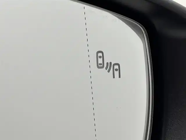 フォルクスワーゲン ＶＷ Ｔ－ロック TDI スポーツ 福岡県 2021(令3)年 7万km 白 純正ナビ　/バックカメラ　/ビルトインETC２．０　/前後ドラレコ　/レーダー探知機　/レーダークルコン　/コーナーセンサー　/ブラインドスポットモニター　/アイドリングストップ　/パドルシフト　/シートヒーター　/ルーフレール　/純正１８インチアルミホイール　/LEDヘッドライト