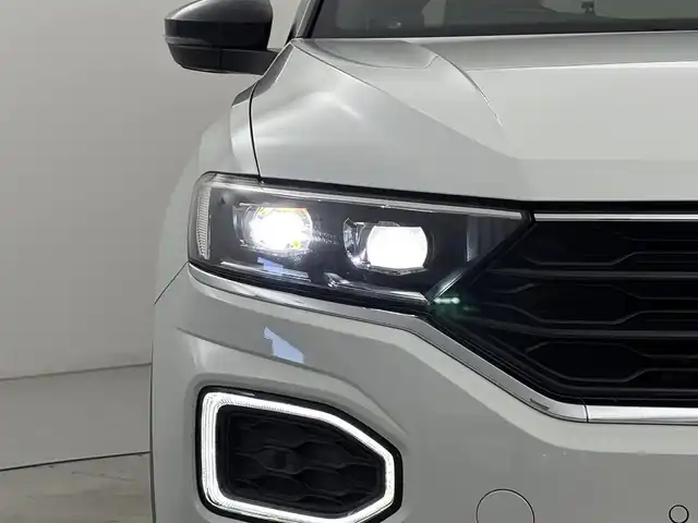 フォルクスワーゲン ＶＷ Ｔ－ロック TDI スポーツ 福岡県 2021(令3)年 7万km 白 純正ナビ　/バックカメラ　/ビルトインETC２．０　/前後ドラレコ　/レーダー探知機　/レーダークルコン　/コーナーセンサー　/ブラインドスポットモニター　/アイドリングストップ　/パドルシフト　/シートヒーター　/ルーフレール　/純正１８インチアルミホイール　/LEDヘッドライト