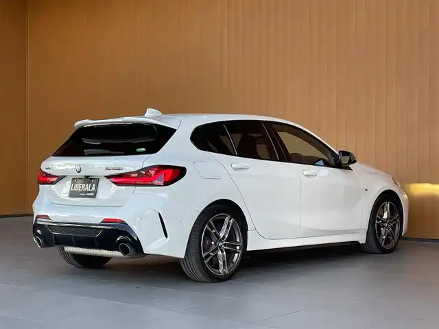 ＢＭＷ Ｍ１３５ｉ xDrive 愛知県 2020(令2)年 2.6万km アルピンホワイトⅢ 純正ナビ /バックカメラ /AppleCarPlay/シートヒーター /ドライビングモード/インテリジェントセーフティ /ACC /レーンアシスト /ドラレコ /コーナーセンサー /パワーシート /パワーバックドア /ワイヤレスチャージング