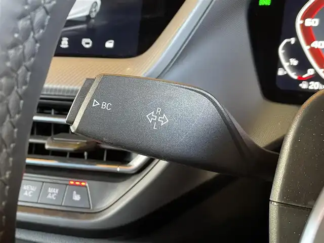 ＢＭＷ Ｍ１３５ｉ xDrive 愛知県 2020(令2)年 2.6万km アルピンホワイトⅢ 純正ナビ /バックカメラ /AppleCarPlay/シートヒーター /ドライビングモード/インテリジェントセーフティ /ACC /レーンアシスト /ドラレコ /コーナーセンサー /パワーシート /パワーバックドア /ワイヤレスチャージング