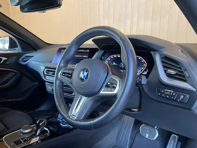 ＢＭＷ Ｍ１３５ｉ xDrive 愛知県 2020(令2)年 2.6万km アルピンホワイトⅢ 純正ナビ /バックカメラ /AppleCarPlay/シートヒーター /ドライビングモード/インテリジェントセーフティ /ACC /レーンアシスト /ドラレコ /コーナーセンサー /パワーシート /パワーバックドア /ワイヤレスチャージング