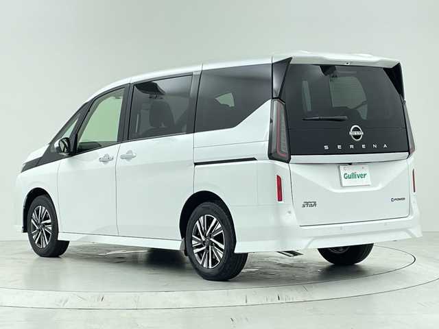 日産 セレナ e－パワー ハイウェイスター V 大阪府 2025(令7)年 0.1千km ホワイト 登録済未使用車/禁煙車/360度セーフティサポート/　・インテリジェントエマージェンシーブレーキ/　・踏み間違い防止アシスト/　・車線逸脱警報機能/　・後方車両検知警報/　・インテリジェントアラウンドビューモニター/　・ハイビームアシスト/　・標識認識機能/純正ナビ/　（Bluetooth/USB）/フルセグTV/両側パワースライドドア/レーダークルーズコントロール/ハーフレザーシート/LEDヘッドライト/オートライト/フォグランプ/純正16インチアルミホイール/スマートキー/ETC