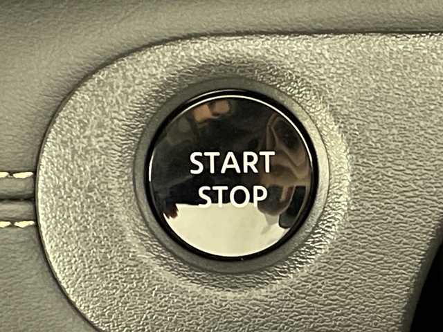 日産 セレナ e－パワー ハイウェイスター V 大阪府 2025(令7)年 0.1千km ホワイト 登録済未使用車/禁煙車/360度セーフティサポート/　・インテリジェントエマージェンシーブレーキ/　・踏み間違い防止アシスト/　・車線逸脱警報機能/　・後方車両検知警報/　・インテリジェントアラウンドビューモニター/　・ハイビームアシスト/　・標識認識機能/純正ナビ/　（Bluetooth/USB）/フルセグTV/両側パワースライドドア/レーダークルーズコントロール/ハーフレザーシート/LEDヘッドライト/オートライト/フォグランプ/純正16インチアルミホイール/スマートキー/ETC