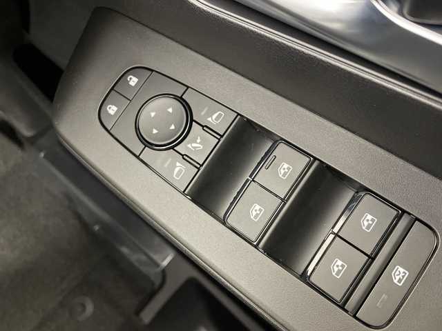 日産 セレナ e－パワー ハイウェイスター V 大阪府 2025(令7)年 0.1千km ホワイト 登録済未使用車/禁煙車/360度セーフティサポート/　・インテリジェントエマージェンシーブレーキ/　・踏み間違い防止アシスト/　・車線逸脱警報機能/　・後方車両検知警報/　・インテリジェントアラウンドビューモニター/　・ハイビームアシスト/　・標識認識機能/純正ナビ/　（Bluetooth/USB）/フルセグTV/両側パワースライドドア/レーダークルーズコントロール/ハーフレザーシート/LEDヘッドライト/オートライト/フォグランプ/純正16インチアルミホイール/スマートキー/ETC