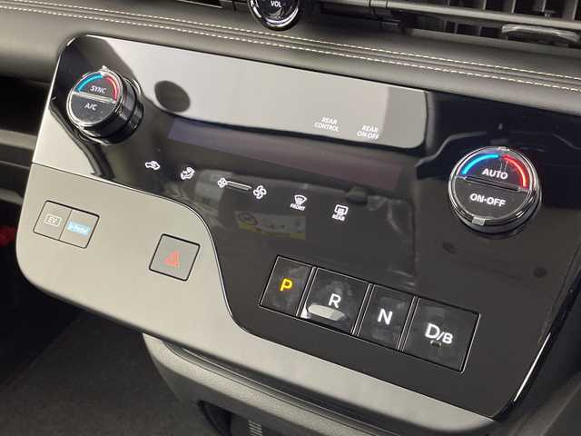 日産 セレナ e－パワー ハイウェイスター V 大阪府 2025(令7)年 0.1千km ホワイト 登録済未使用車/禁煙車/360度セーフティサポート/　・インテリジェントエマージェンシーブレーキ/　・踏み間違い防止アシスト/　・車線逸脱警報機能/　・後方車両検知警報/　・インテリジェントアラウンドビューモニター/　・ハイビームアシスト/　・標識認識機能/純正ナビ/　（Bluetooth/USB）/フルセグTV/両側パワースライドドア/レーダークルーズコントロール/ハーフレザーシート/LEDヘッドライト/オートライト/フォグランプ/純正16インチアルミホイール/スマートキー/ETC