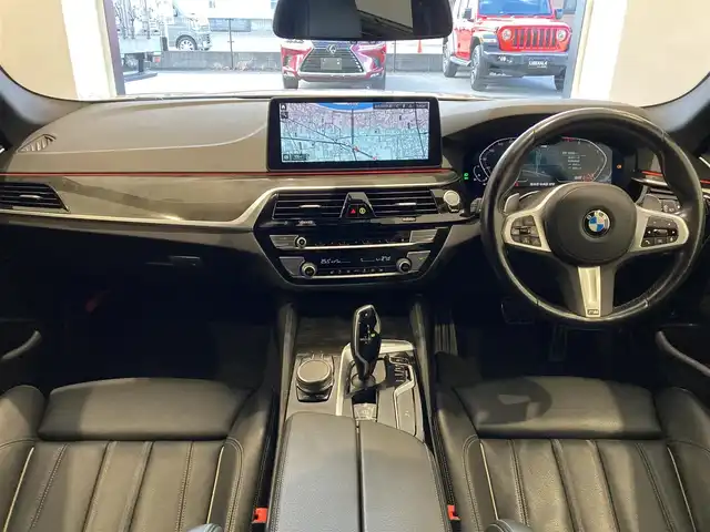 ＢＭＷ ５３０ｉ ツーリング Mスポーツ 熊本県 2022(令4)年 3.2万km アルピンホワイトⅢ ・スマートキー/・プッシュスタート/・ハイビームアシスト/・インテリジェントセーフティ/・PDC自動起動/・アクティブPDC緊急ブレーキ/・パーキングアシスト/・注意喚起アシスタント/・クルーズコントロール(追従式)/・黒革シート/・前席パワーシート/・全席シートヒーター/・純正メモリナビ/　【Bluetooth・USB・AppleCarPlay・AndroidAuto】/・フルセグTV/・バックカメラ/・ETC/・ドライブレコーダー(前後録画)/・ワイヤレス充電/・パワーバックドア/・LEDヘッドランプ/・純正マット