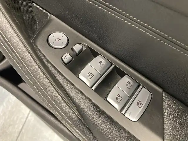 ＢＭＷ ５３０ｉ ツーリング Mスポーツ 熊本県 2022(令4)年 3.2万km アルピンホワイトⅢ ・スマートキー/・プッシュスタート/・ハイビームアシスト/・インテリジェントセーフティ/・PDC自動起動/・アクティブPDC緊急ブレーキ/・パーキングアシスト/・注意喚起アシスタント/・クルーズコントロール(追従式)/・黒革シート/・前席パワーシート/・全席シートヒーター/・純正メモリナビ/　【Bluetooth・USB・AppleCarPlay・AndroidAuto】/・フルセグTV/・バックカメラ/・ETC/・ドライブレコーダー(前後録画)/・ワイヤレス充電/・パワーバックドア/・LEDヘッドランプ/・純正マット