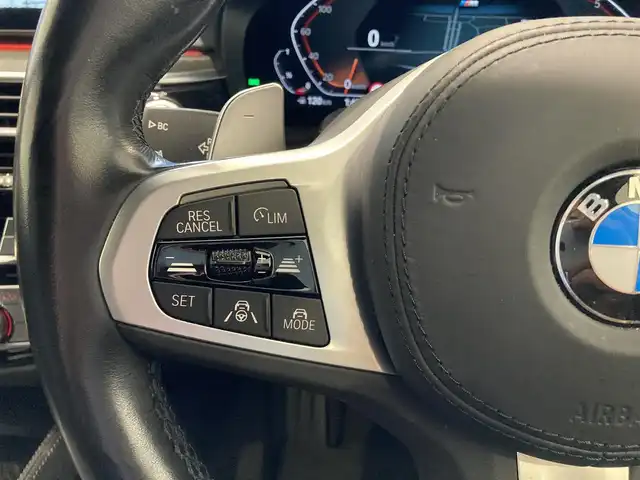 ＢＭＷ ５３０ｉ ツーリング Mスポーツ 熊本県 2022(令4)年 3.2万km アルピンホワイトⅢ ・スマートキー/・プッシュスタート/・ハイビームアシスト/・インテリジェントセーフティ/・PDC自動起動/・アクティブPDC緊急ブレーキ/・パーキングアシスト/・注意喚起アシスタント/・クルーズコントロール(追従式)/・黒革シート/・前席パワーシート/・全席シートヒーター/・純正メモリナビ/　【Bluetooth・USB・AppleCarPlay・AndroidAuto】/・フルセグTV/・バックカメラ/・ETC/・ドライブレコーダー(前後録画)/・ワイヤレス充電/・パワーバックドア/・LEDヘッドランプ/・純正マット