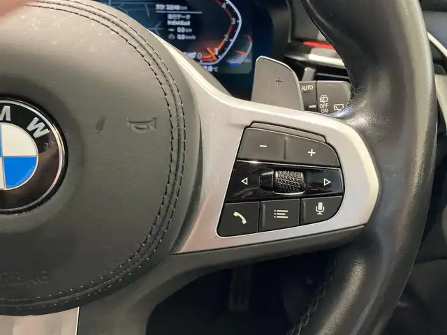 ＢＭＷ ５３０ｉ ツーリング Mスポーツ 熊本県 2022(令4)年 3.2万km アルピンホワイトⅢ ・スマートキー/・プッシュスタート/・ハイビームアシスト/・インテリジェントセーフティ/・PDC自動起動/・アクティブPDC緊急ブレーキ/・パーキングアシスト/・注意喚起アシスタント/・クルーズコントロール(追従式)/・黒革シート/・前席パワーシート/・全席シートヒーター/・純正メモリナビ/　【Bluetooth・USB・AppleCarPlay・AndroidAuto】/・フルセグTV/・バックカメラ/・ETC/・ドライブレコーダー(前後録画)/・ワイヤレス充電/・パワーバックドア/・LEDヘッドランプ/・純正マット