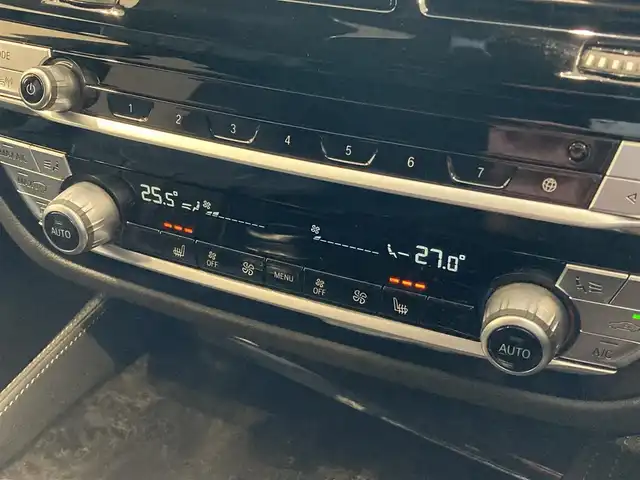 ＢＭＷ ５３０ｉ ツーリング Mスポーツ 熊本県 2022(令4)年 3.2万km アルピンホワイトⅢ ・スマートキー/・プッシュスタート/・ハイビームアシスト/・インテリジェントセーフティ/・PDC自動起動/・アクティブPDC緊急ブレーキ/・パーキングアシスト/・注意喚起アシスタント/・クルーズコントロール(追従式)/・黒革シート/・前席パワーシート/・全席シートヒーター/・純正メモリナビ/　【Bluetooth・USB・AppleCarPlay・AndroidAuto】/・フルセグTV/・バックカメラ/・ETC/・ドライブレコーダー(前後録画)/・ワイヤレス充電/・パワーバックドア/・LEDヘッドランプ/・純正マット